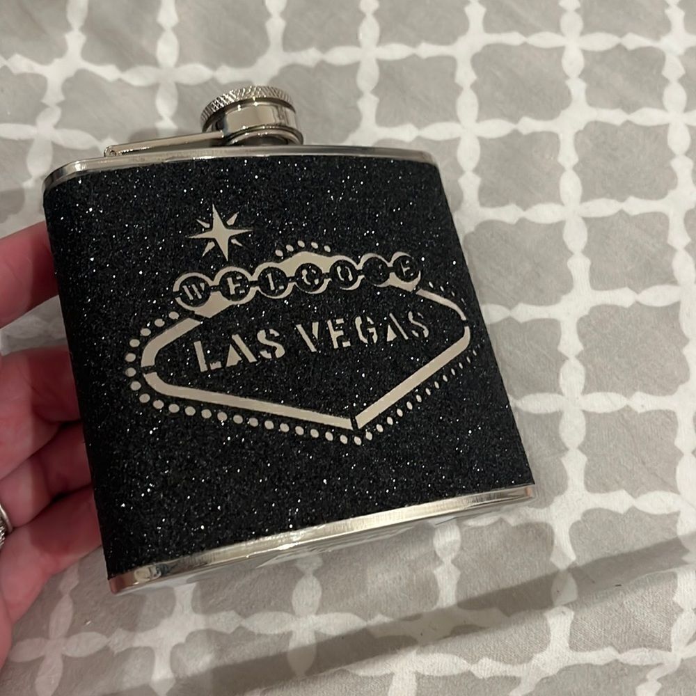 Las Vegas sparkly drink flask
